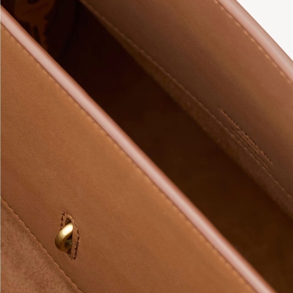 SAINT LAURENT 
SAC DE JOUR IN SUPPLE VEGETABLE LEATHER - Picture 8 of 10